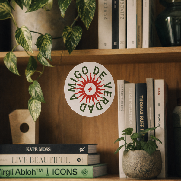 Amigo De Verdad design as a premium waterproof vinyl sticker.