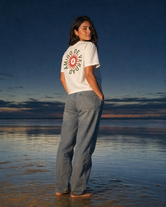 Amigo De Verdad design on a women's seamless boxy tee.